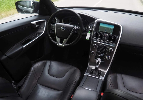 Volvo XC 60 cena 59900 przebieg: 237400, rok produkcji 2015 z Sanok małe 742